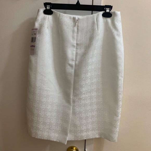 NWT Size 6 Le Suit Three- button Vanilla Ice Skirt Suit - Picture 10 of 10